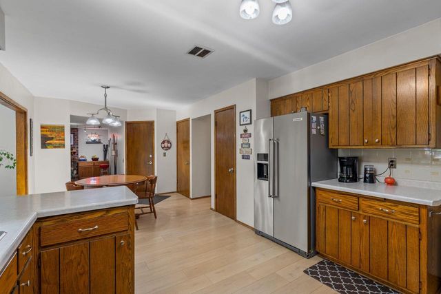 S27W30015 N Bethesda CIRCLE, Waukesha, WI 53188