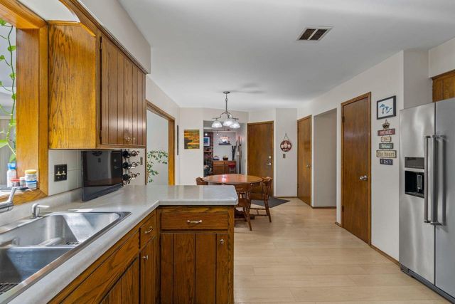 S27W30015 N Bethesda CIRCLE, Waukesha, WI 53188