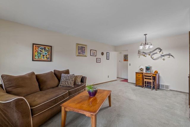 S27W30015 N Bethesda CIRCLE, Waukesha, WI 53188
