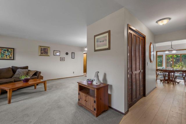 S27W30015 N Bethesda CIRCLE, Waukesha, WI 53188