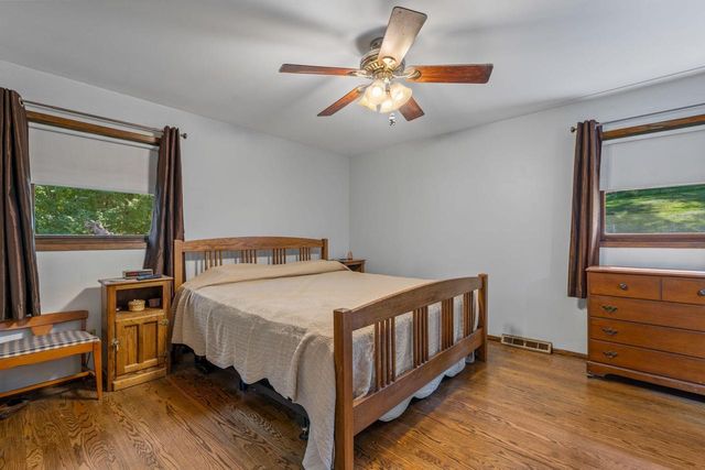 S27W30015 N Bethesda CIRCLE, Waukesha, WI 53188