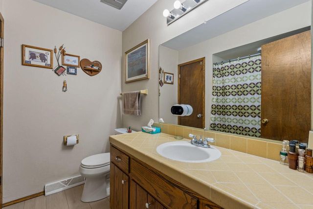 S27W30015 N Bethesda CIRCLE, Waukesha, WI 53188