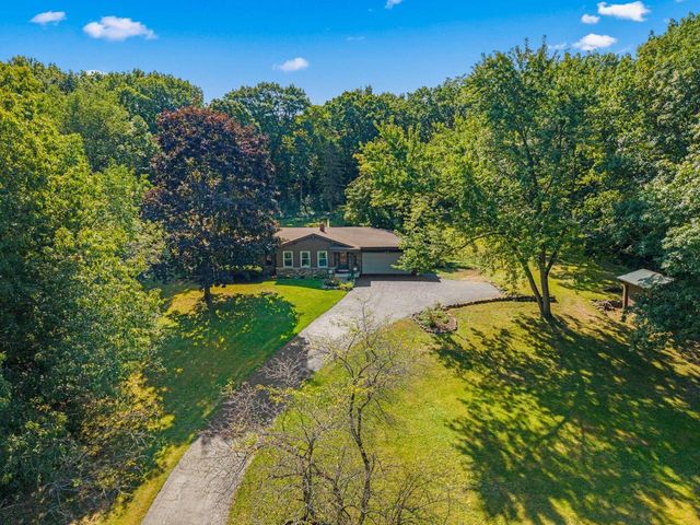 S27W30015 N Bethesda CIRCLE, Waukesha, WI 53188