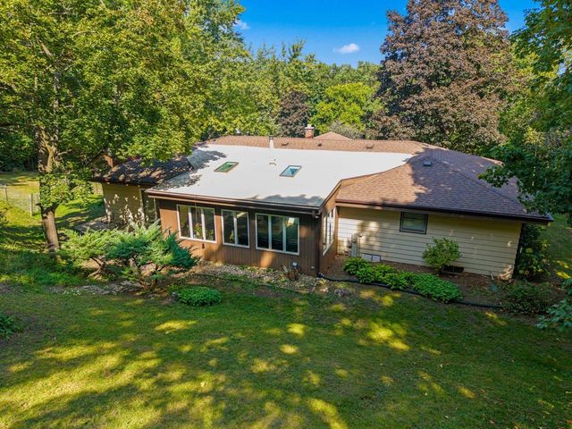 S27W30015 N Bethesda CIRCLE, Waukesha, WI 53188