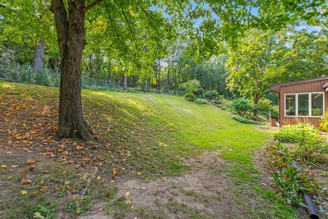 S27W30015 N Bethesda CIRCLE, Waukesha, WI 53188