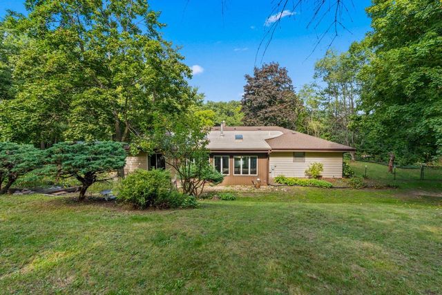 S27W30015 N Bethesda CIRCLE, Waukesha, WI 53188