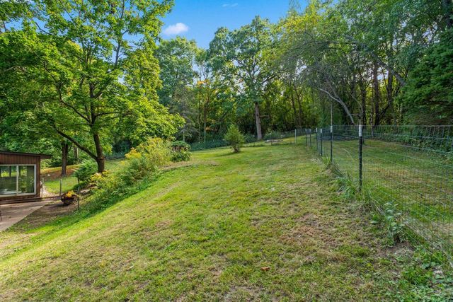 S27W30015 N Bethesda CIRCLE, Waukesha, WI 53188