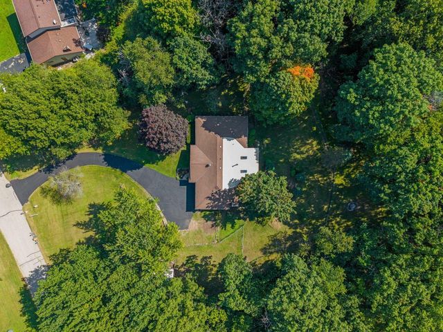 S27W30015 N Bethesda CIRCLE, Waukesha, WI 53188