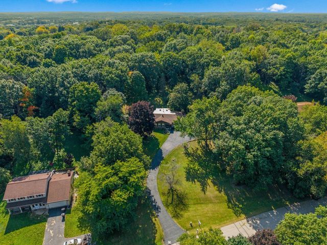 S27W30015 N Bethesda CIRCLE, Waukesha, WI 53188