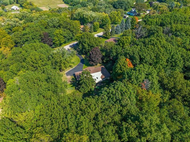 S27W30015 N Bethesda CIRCLE, Waukesha, WI 53188