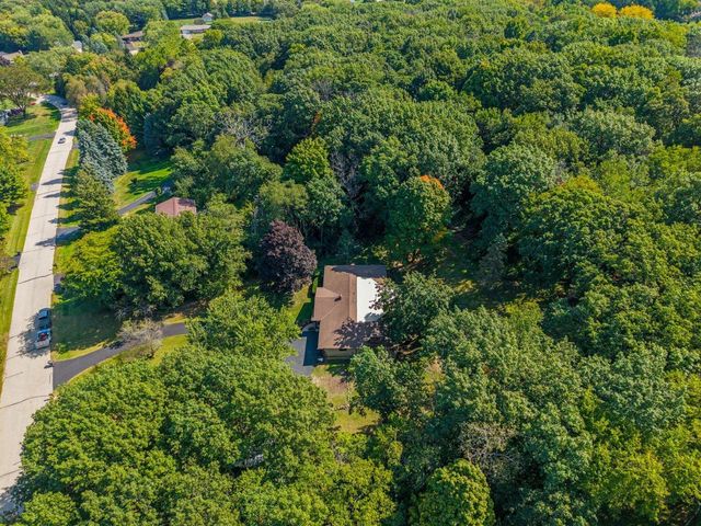 S27W30015 N Bethesda CIRCLE, Waukesha, WI 53188