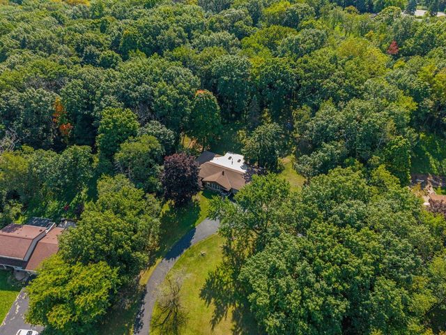 S27W30015 N Bethesda CIRCLE, Waukesha, WI 53188