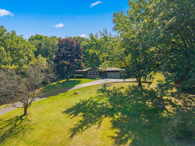 S27W30015 N Bethesda CIRCLE, Waukesha, WI 53188