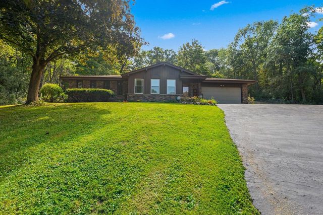 S27W30015 N Bethesda CIRCLE, Waukesha, WI 53188