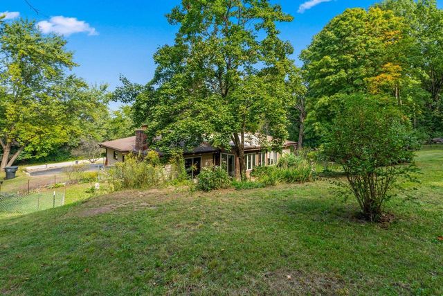 S27W30015 N Bethesda CIRCLE, Waukesha, WI 53188