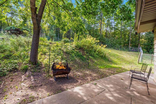 S27W30015 N Bethesda CIRCLE, Waukesha, WI 53188