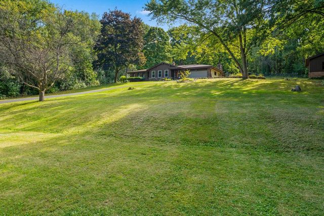 S27W30015 N Bethesda CIRCLE, Waukesha, WI 53188