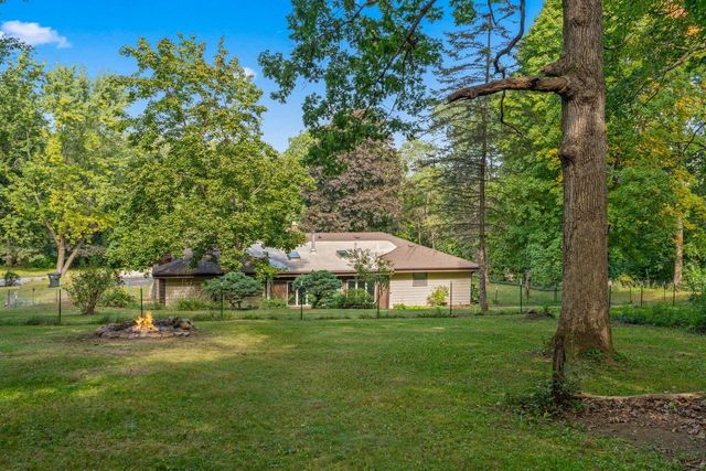 S27W30015 N Bethesda CIRCLE, Waukesha, WI 53188