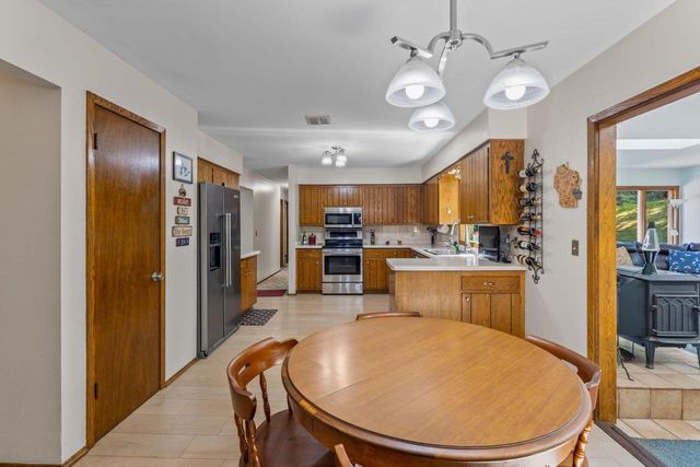 S27W30015 N Bethesda CIRCLE, Waukesha, WI 53188