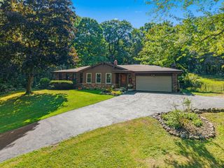 S27W30015 N Bethesda CIRCLE, Waukesha, WI 53188