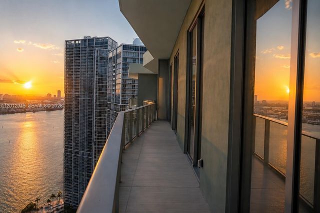 77 SE 5 ST UPH03, Miami, FL 33131