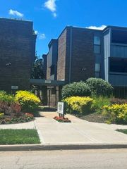 104 E 41 Street 6, Kansas City, MO 64111