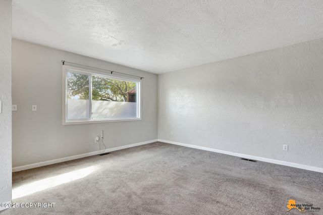 3949 Starburst Circle, Anchorage, AK 99517