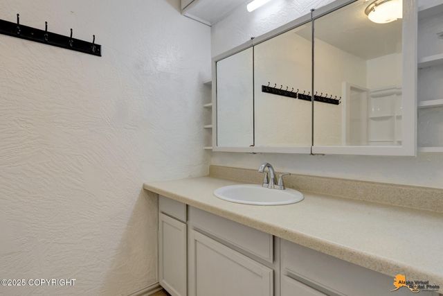 3949 Starburst Circle, Anchorage, AK 99517