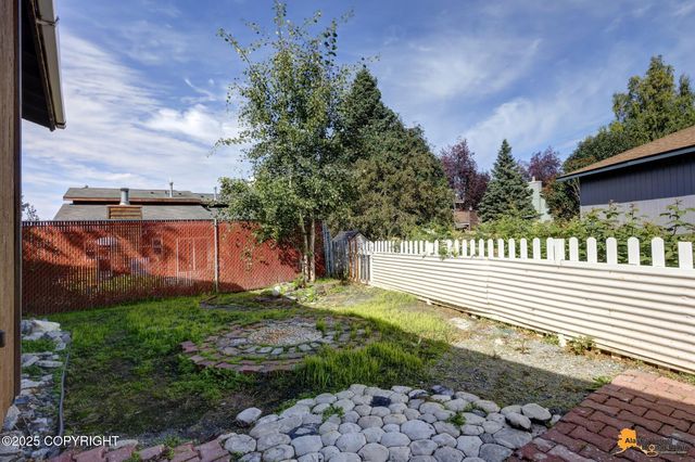 3949 Starburst Circle, Anchorage, AK 99517
