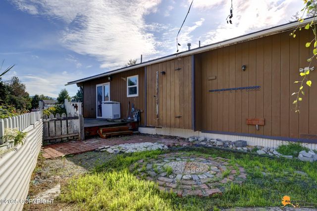 3949 Starburst Circle, Anchorage, AK 99517