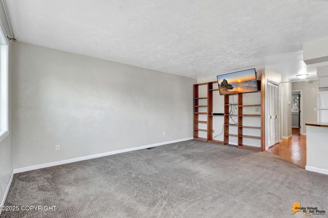 3949 Starburst Circle, Anchorage, AK 99517