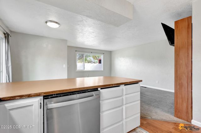 3949 Starburst Circle, Anchorage, AK 99517