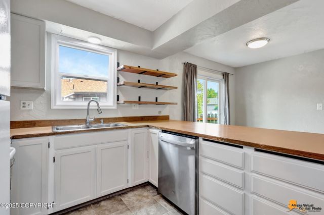 3949 Starburst Circle, Anchorage, AK 99517