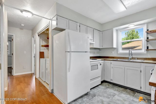 3949 Starburst Circle, Anchorage, AK 99517