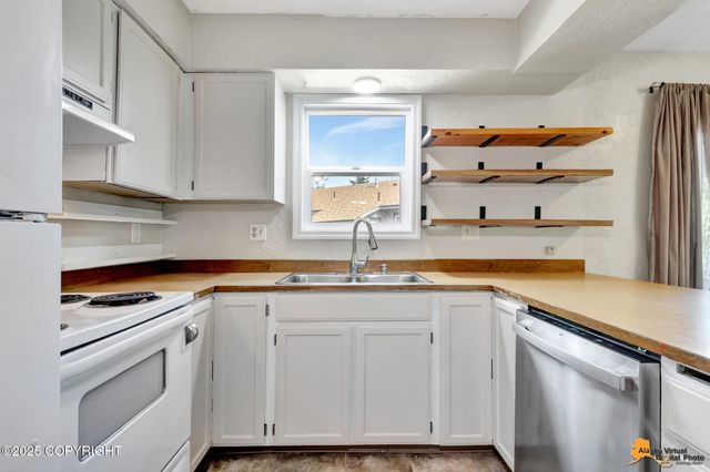 3949 Starburst Circle, Anchorage, AK 99517