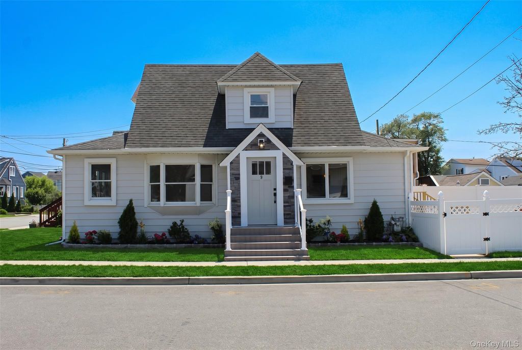 9 Franklin Street, East Rockaway, NY 11518