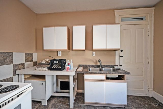 327 Crestline Avenue, Cincinnati, OH 45205