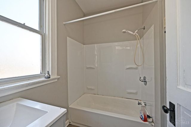 327 Crestline Avenue, Cincinnati, OH 45205