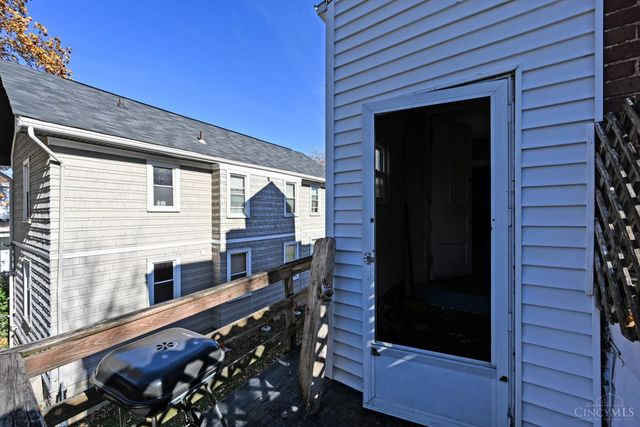 327 Crestline Avenue, Cincinnati, OH 45205