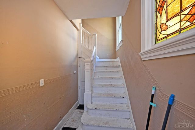 327 Crestline Avenue, Cincinnati, OH 45205