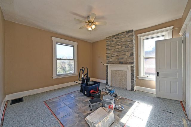 327 Crestline Avenue, Cincinnati, OH 45205