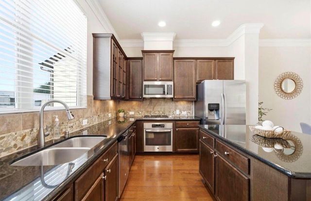 6363 Fairdale Lane L, Houston, TX 77057