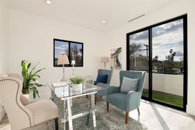 5200 Avenida Oriente, Tarzana, CA 91356