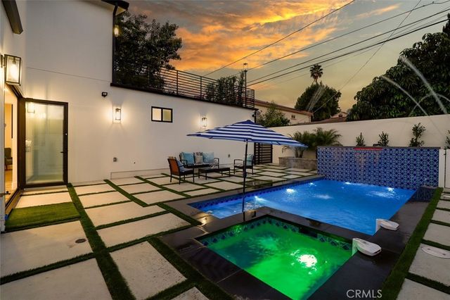 5200 Avenida Oriente, Tarzana, CA 91356