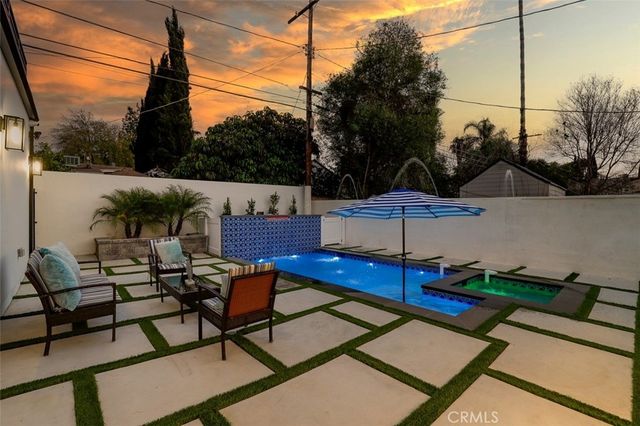 5200 Avenida Oriente, Tarzana, CA 91356