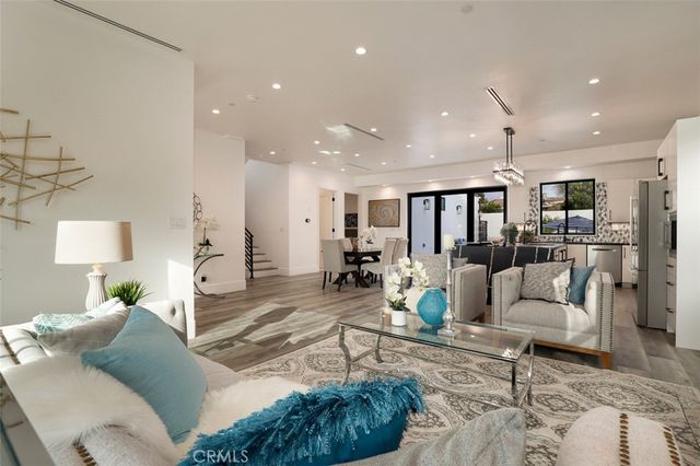 5200 Avenida Oriente, Tarzana, CA 91356