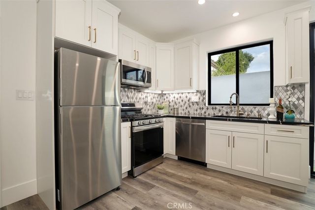 5200 Avenida Oriente, Tarzana, CA 91356