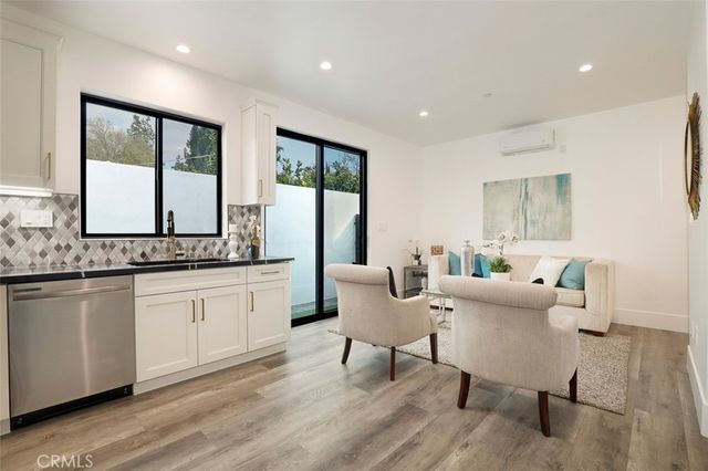 5200 Avenida Oriente, Tarzana, CA 91356