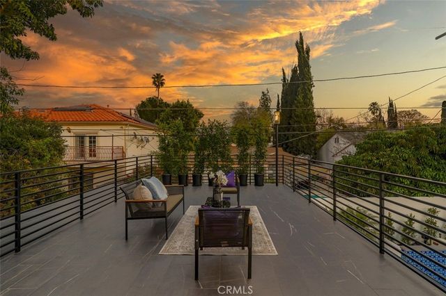 5200 Avenida Oriente, Tarzana, CA 91356
