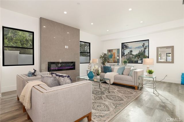 5200 Avenida Oriente, Tarzana, CA 91356